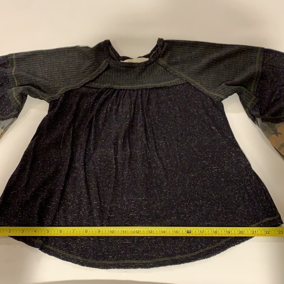 Flowy Silhouette Bell Sleeve Top Small - Picture 11 of 14